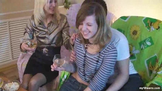 Любительское групповое порно с русскими малолетками