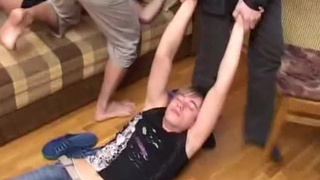 Русскую малышку насилуют при её парне