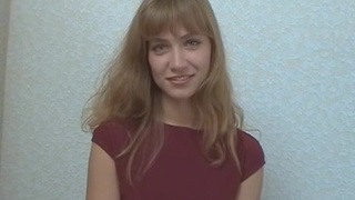 Сношает в резинке тугое очко русской студентки