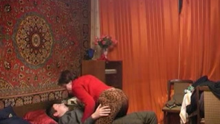 Пышнозадая супруга сама забралась на член женушка поздним вечером