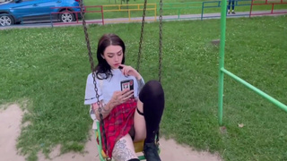 Или отсосёшь мне на крыше, или отшлёпаю — выбирай, обворожительная