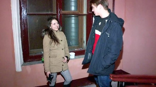 Русский пикапер развел на секс девченку и познакомил со своим членом