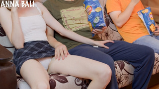 Супруг занят фильмом, а я занята членом другого — тот ближе сидел