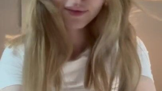 Легла подрочить, а только о твоём хуе подумала — сразу кончила