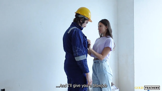 Губами полирнула хуек строителю, он и трахнул её незамедлительно