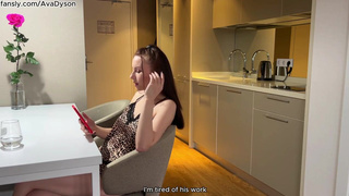 Да, курьеру сделала минет ?? Пацан же не дал денег на доставку