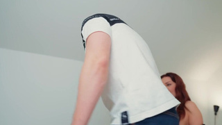 И эту на МЖМ развели! Не растерялась и из каждого нектар выжала