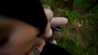 Они реально спалились! Но от секса в лесу их это не остановило ??