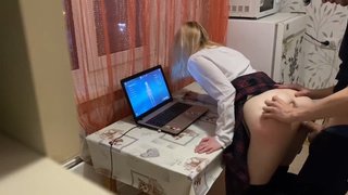 Ремнём её херачу и хер вставляю — а ей похую, она в Геншин играет