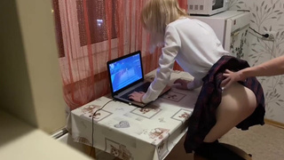 Ремнём её херачу и хер вставляю — а ей похую, она в Геншин играет