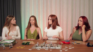 Эти красавицы засветят пиздой ?? Кликай и узнай, что за лор такой