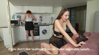 Вонючий случай! Похотливая русская падчерица ебется с другом мамки у неё за спиной