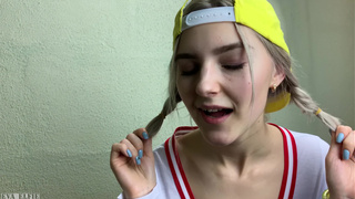 Русская студентка отсасывает хуй приятеля вместе с чупа-чупсом