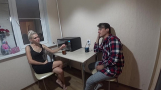 Девка из Омска пришла в гости к другу на чай и анальный секс