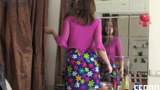 Кобель дрочит задницу мамашки и шпилится с ней на постели