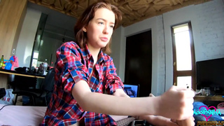 Брат спалил сестричку за мастурбацией и шантажом заставил трахаться