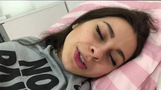 Русская сестренка посасывает конец брата и заглатывает вкусную малафью